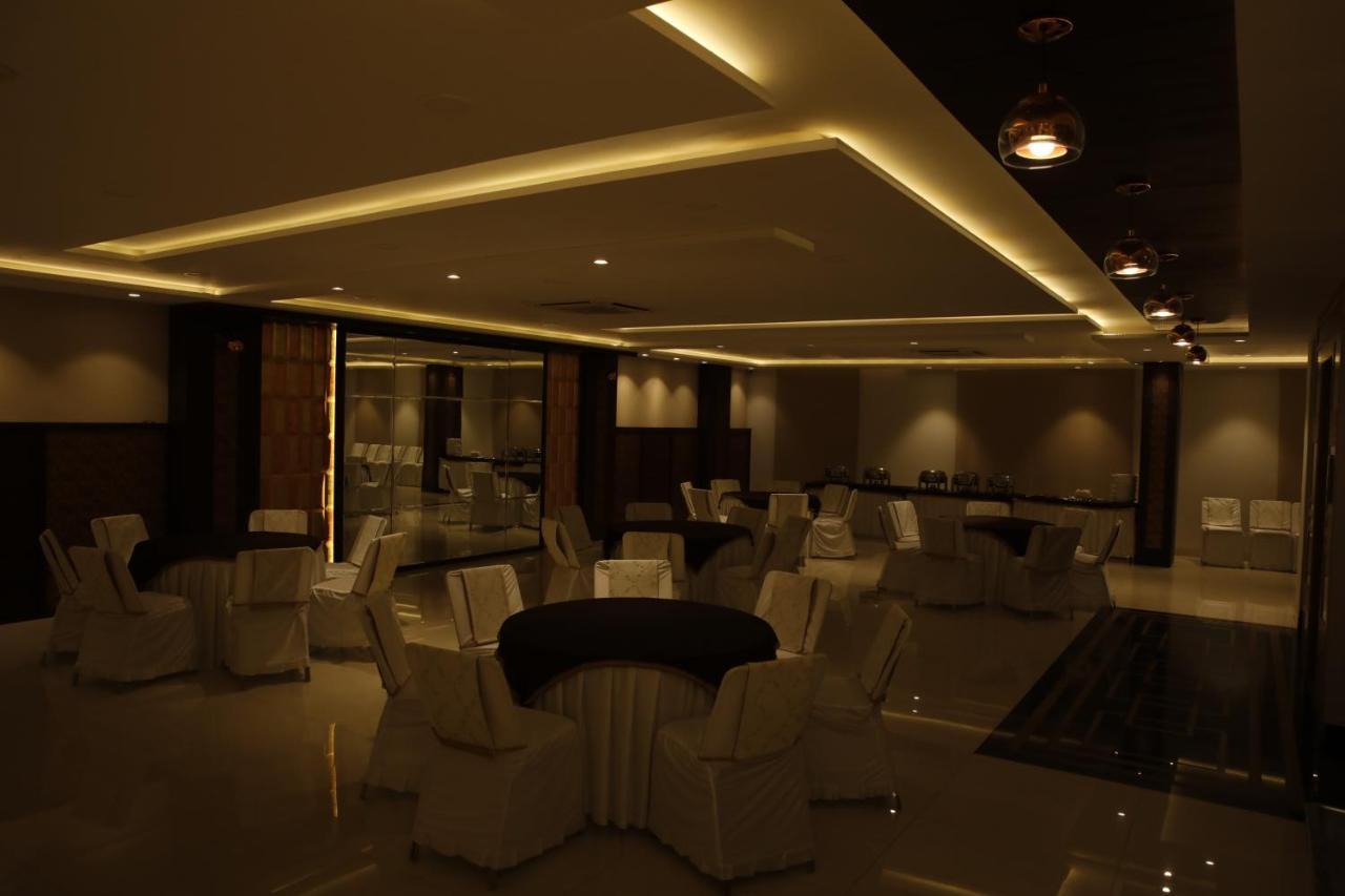 Ka10 Square Hotel & Banquets Jaipur Exteriör bild