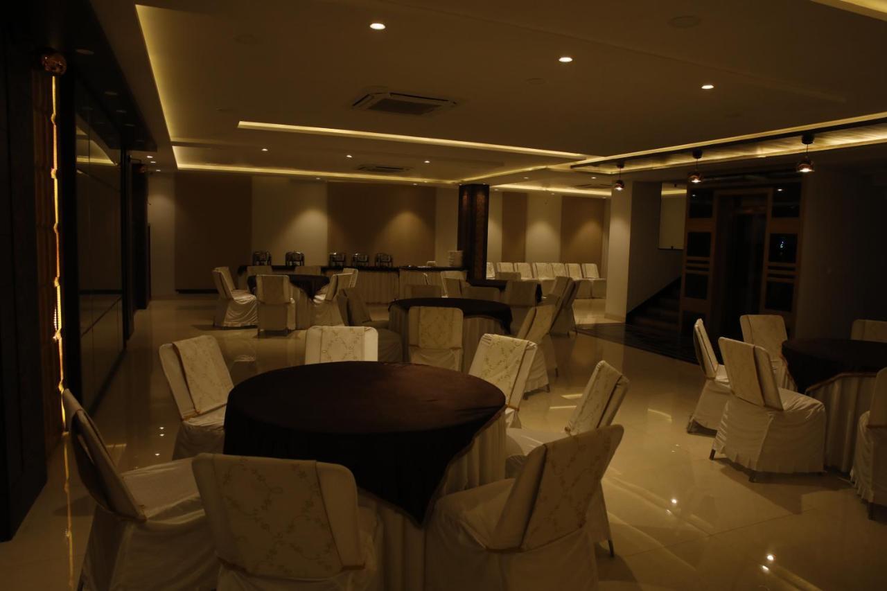 Ka10 Square Hotel & Banquets Jaipur Exteriör bild